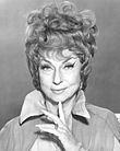 https://upload.wikimedia.org/wikipedia/commons/thumb/f/fd/Agnes_Moorehead_Bewitched_1969.JPG/110px-Agnes_Moorehead_Bewitched_1969.JPG